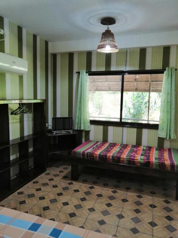 Postel nebo postele na pokoji v ubytování Eddie`s Beach Resort Siargao