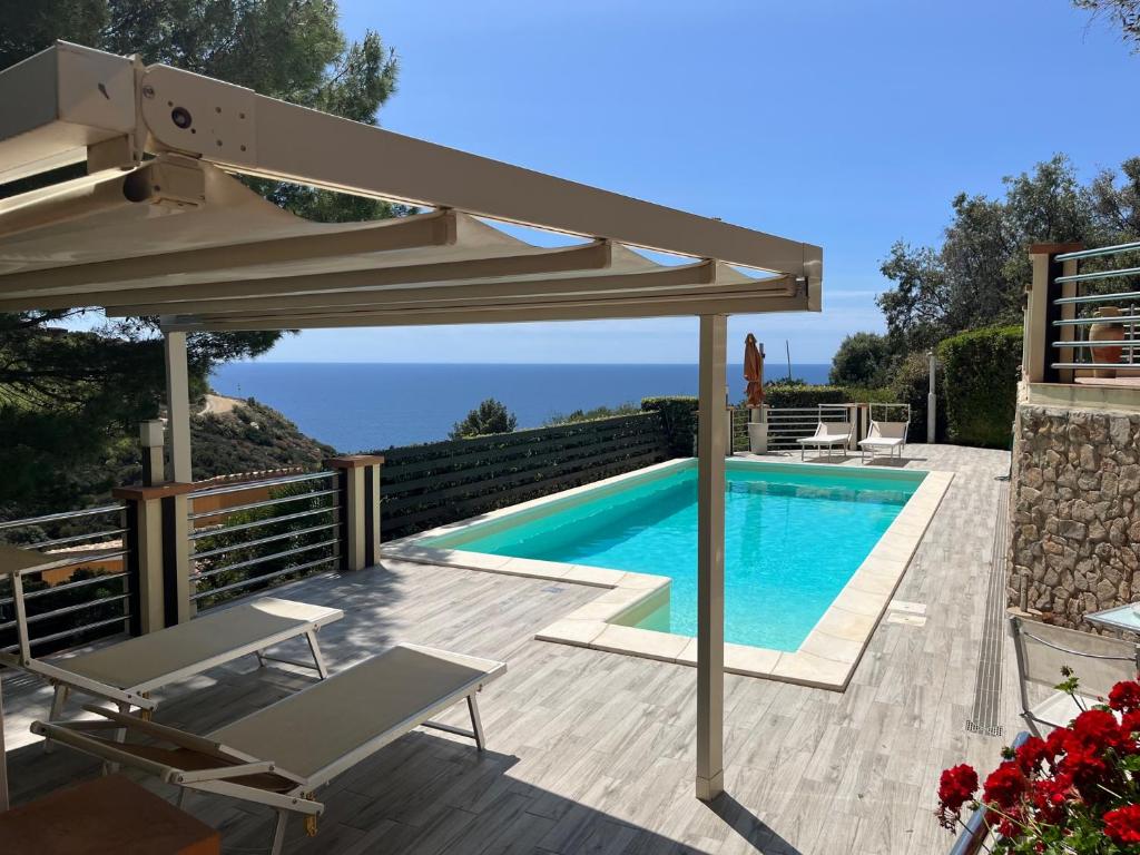 Villa Campigiana a Torre delle Stelle - Lusso fronte mare