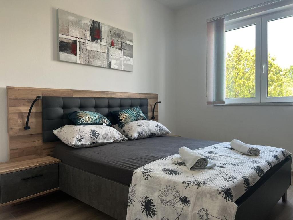 Zdjęcie z galerii obiektu Apartment in Medulin with Terrace, Air conditioning, Wi-Fi (4634-5) w Medulinie