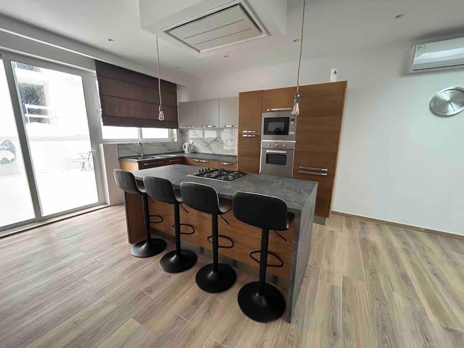 A flat in the heart of bugibba tesisinde mutfak veya mini mutfak