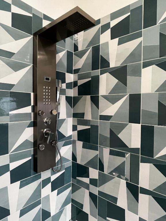 A bathroom at Renovated Loft with Vesuvio view terrace