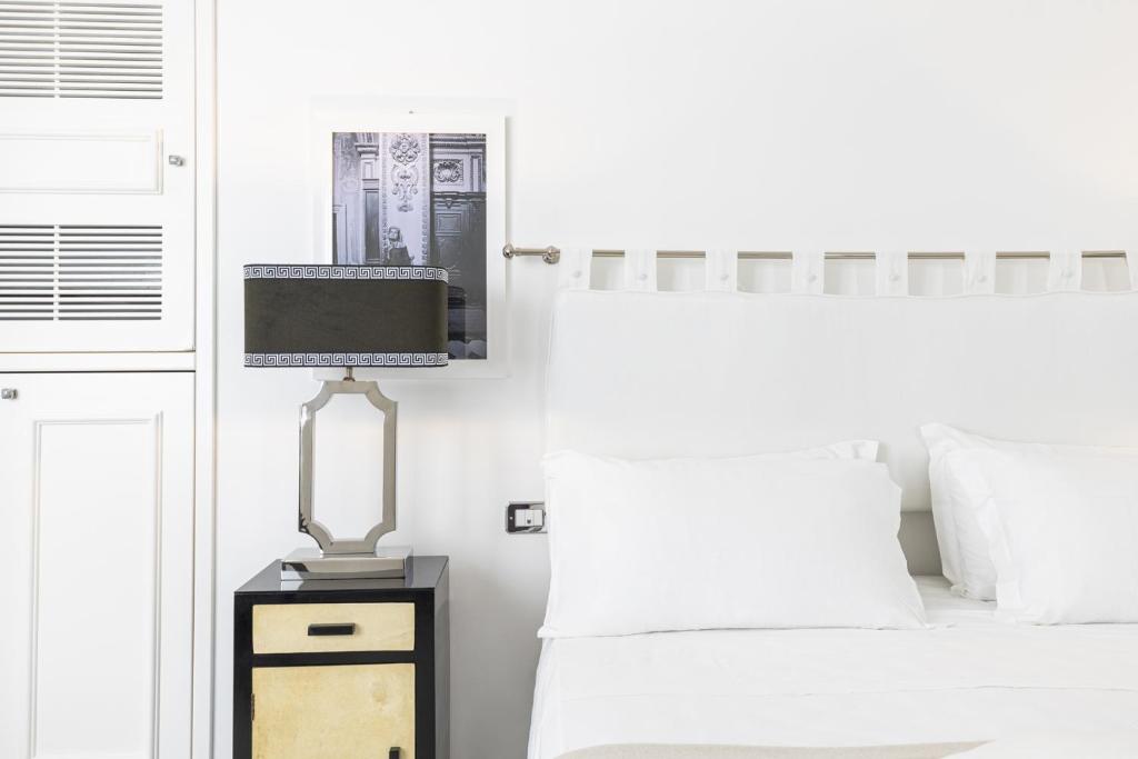 TV a/nebo společenská místnost v ubytování Roccobarocco Boutique Hotel