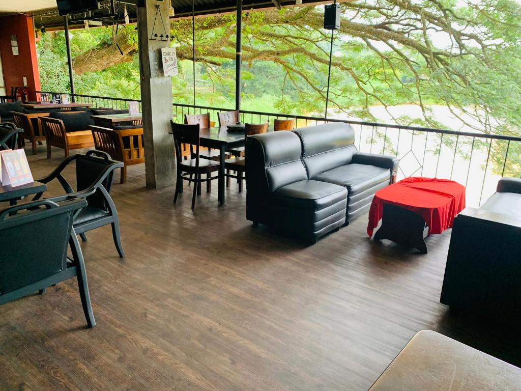 Posezení v ubytování Hotel Gangaaddara