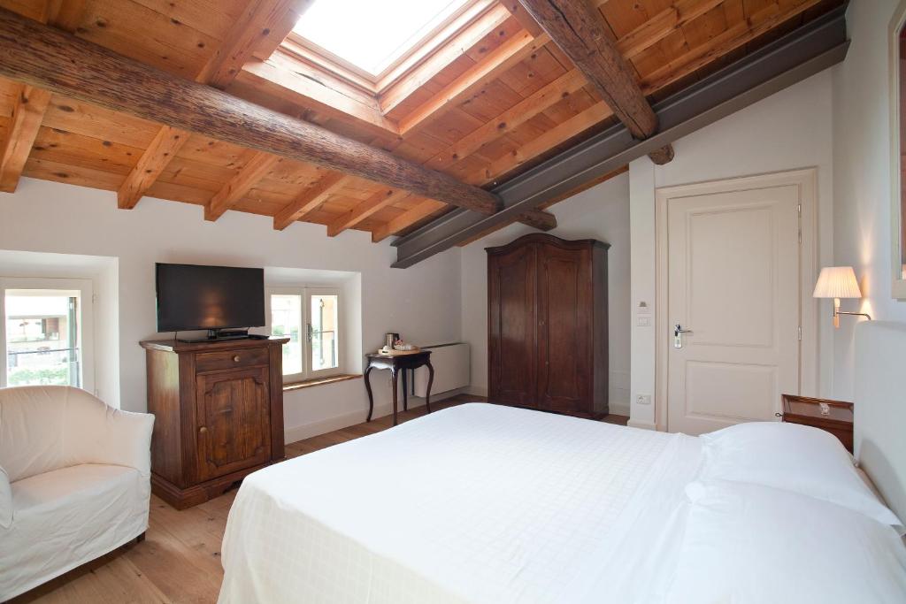 Postel nebo postele na pokoji v ubytování Relais Corte Guastalla Apartments