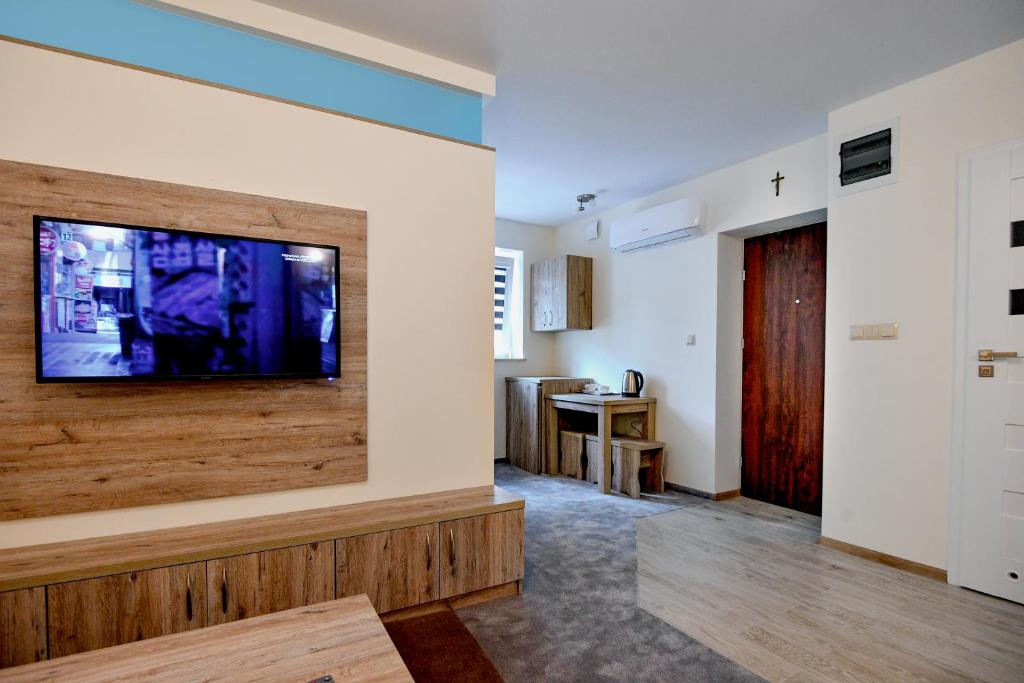 Μια τηλεόραση ή/και κέντρο ψυχαγωγίας στο Apartament u Roberta Bieńka