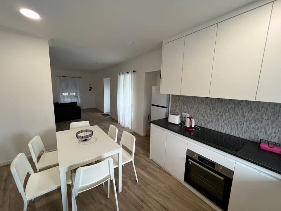 Kuchyň nebo kuchyňský kout v ubytování Casa do Avô Fernando