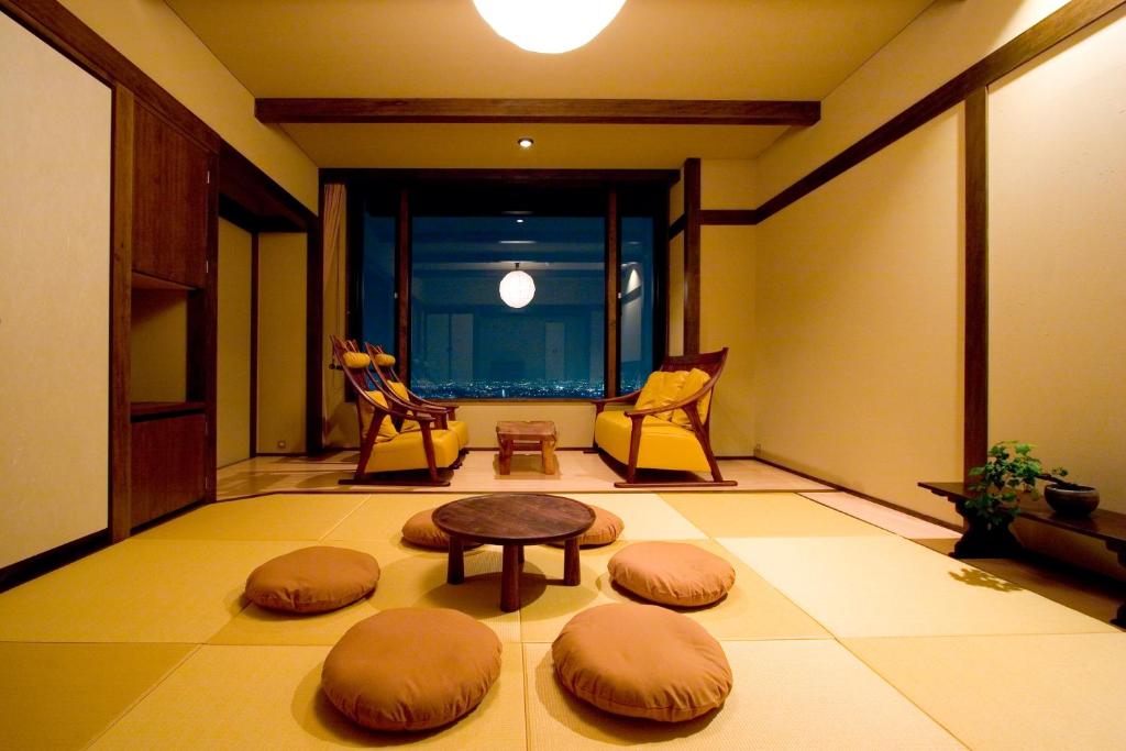 Posezení v ubytování 山荘 風の杜 Sanso Kazenomori
