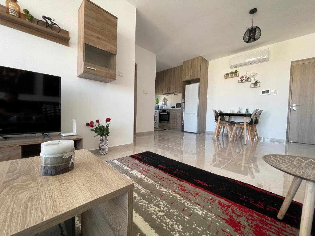 TV a/nebo společenská místnost v ubytování Unforgettable Experience in a Modern Apartment!