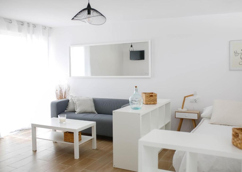 TV a/nebo společenská místnost v ubytování Bungalow con encanto y vistas al mar