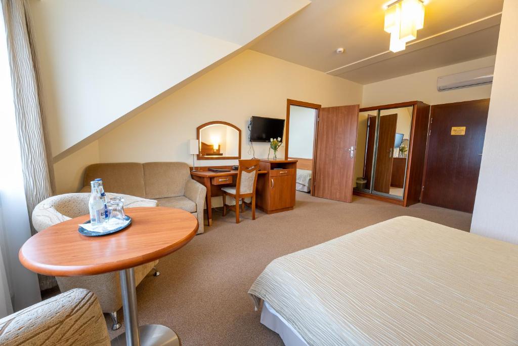 Postel nebo postele na pokoji v ubytování Hotel Szelców