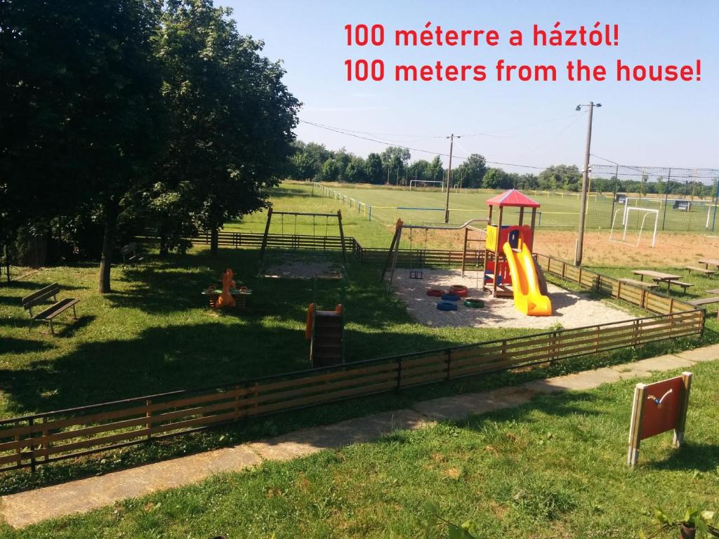 Herní místnost nebo prostor pro děti v ubytování Globus Guesthouse, Vendégház