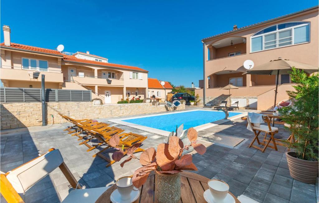 Bazén v ubytovaní Amazing Apartment In Biograd Na Moru alebo v jeho blízkosti