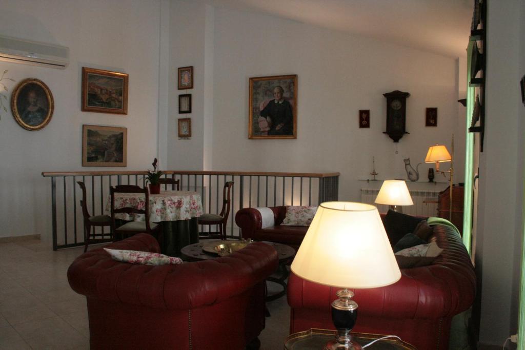Posedenie v ubytovaní Apartamentos La Casa Pintada