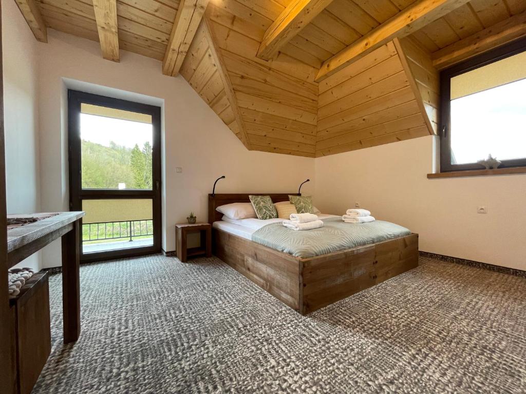 Smerek 119- Baza Przy Szlaku - 16