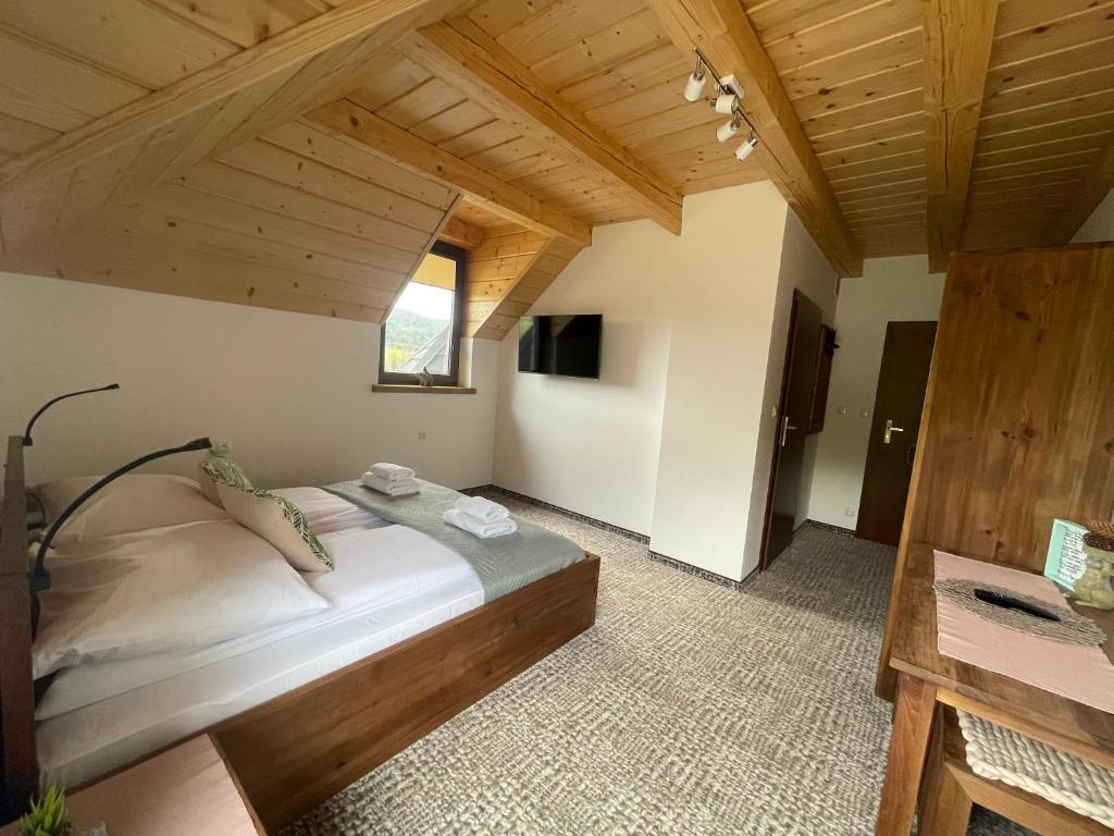 Smerek 119- Baza Przy Szlaku - 17