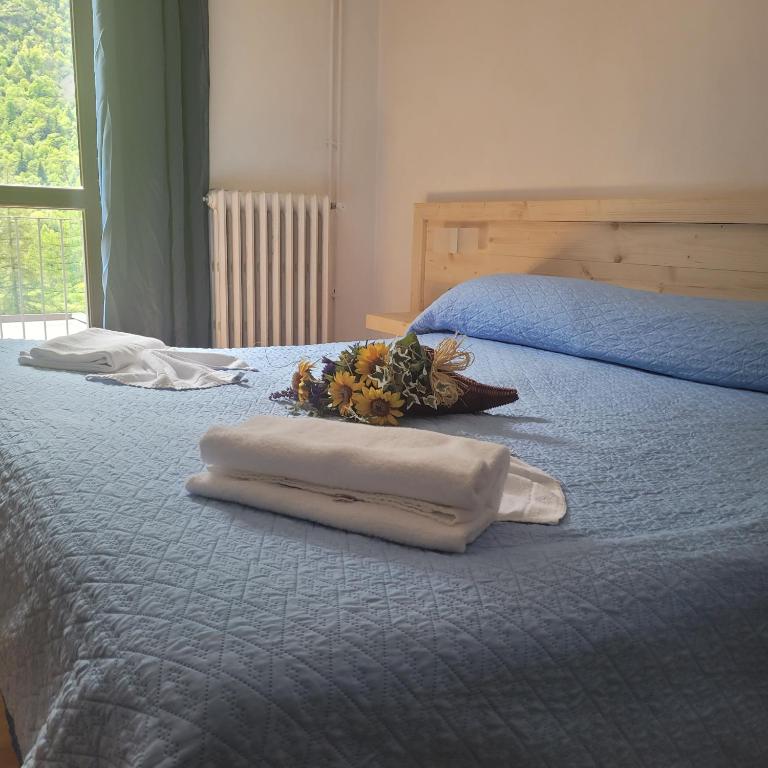Postel nebo postele na pokoji v ubytování Chalet Monte Nebius