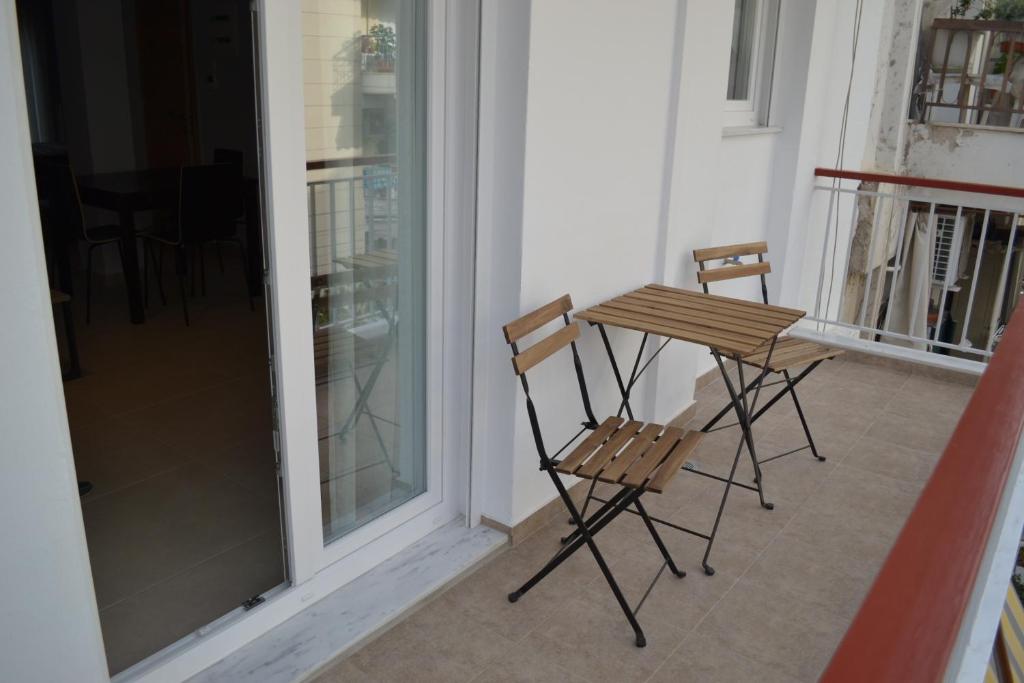 Balkon lub taras w obiekcie Kalamaria brand new 1 bedroom apartment