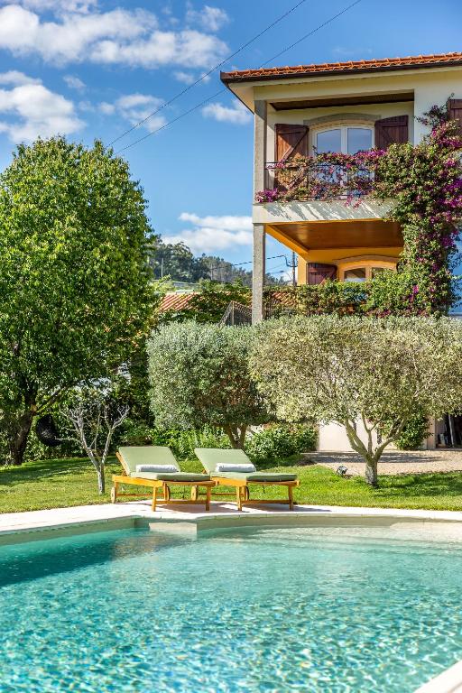 a house with a swimming pool in front of a house at La Rosière in Peso da Régua