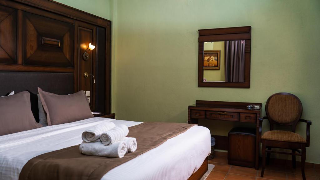 Dellas Boutique Hotel - 1