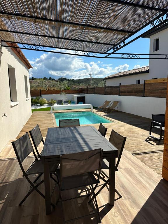 Πισίνα στο ή κοντά στο Villa de vacances avec piscine