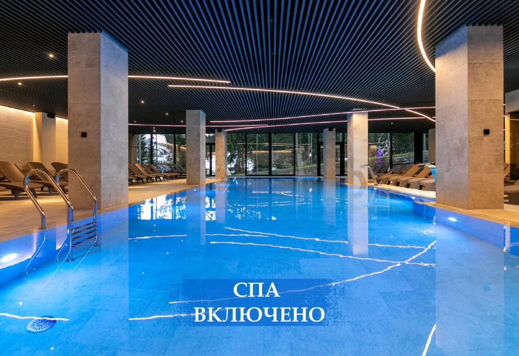 Бассейн в HVOYA Apart-Hotel & SPA или поблизости