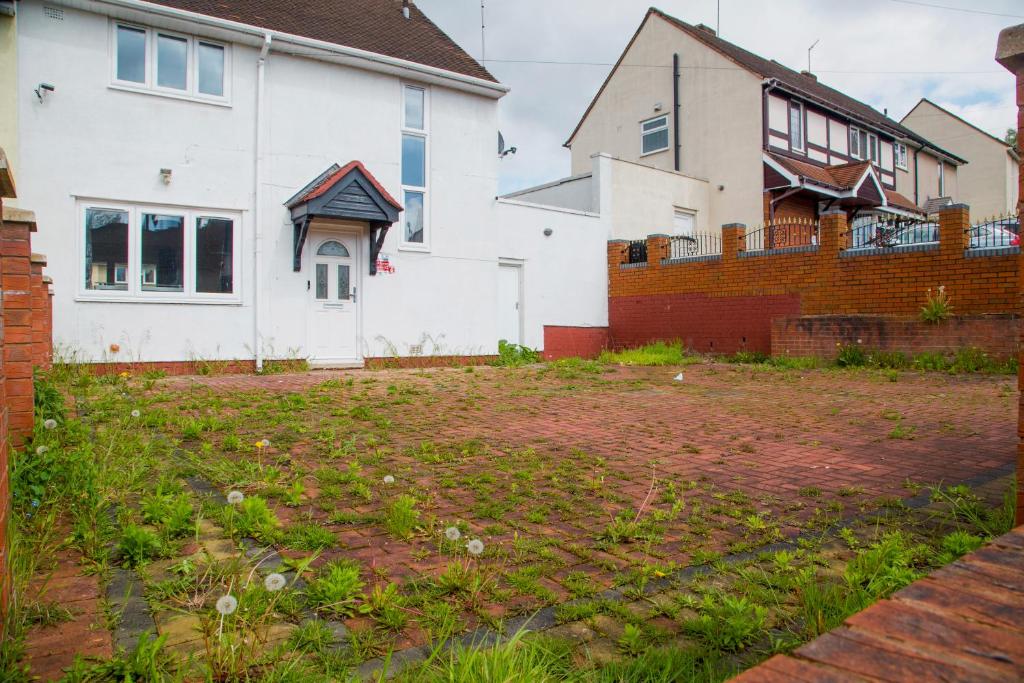 White House, Netherton (updated prices 2024)