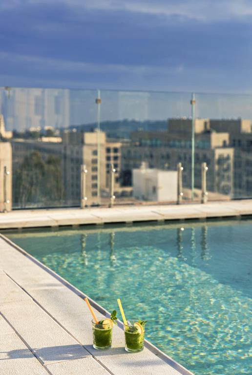Bazén v ubytování Brown JLM Mamilla, a member of Brown Hotels nebo v jeho okolí