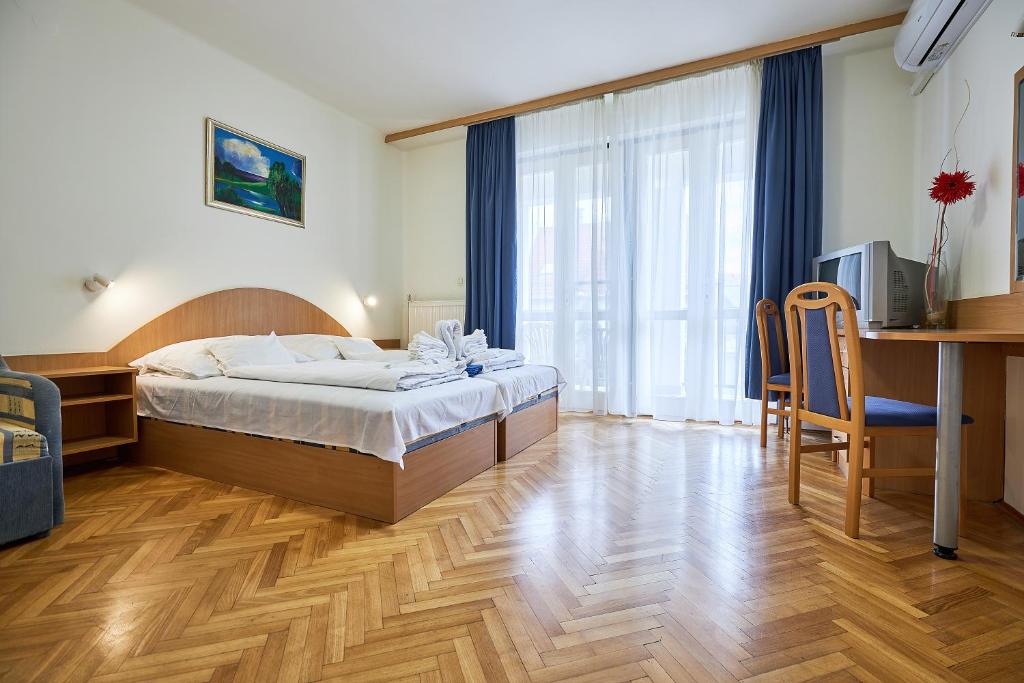 Postel nebo postele na pokoji v ubytování Nimród Vendégház