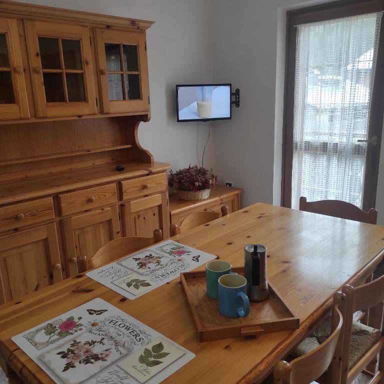 TV a/nebo společenská místnost v ubytování Casa San Valentino Dolomiti Val di Zoldo