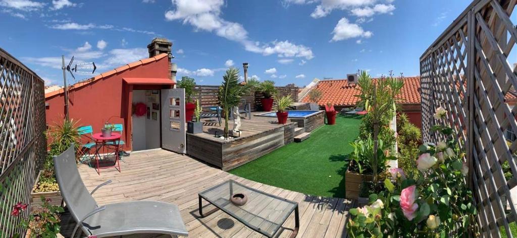 Vonkajšia záhrada v ubytovaní Le Patio Père Pigne Guestroom