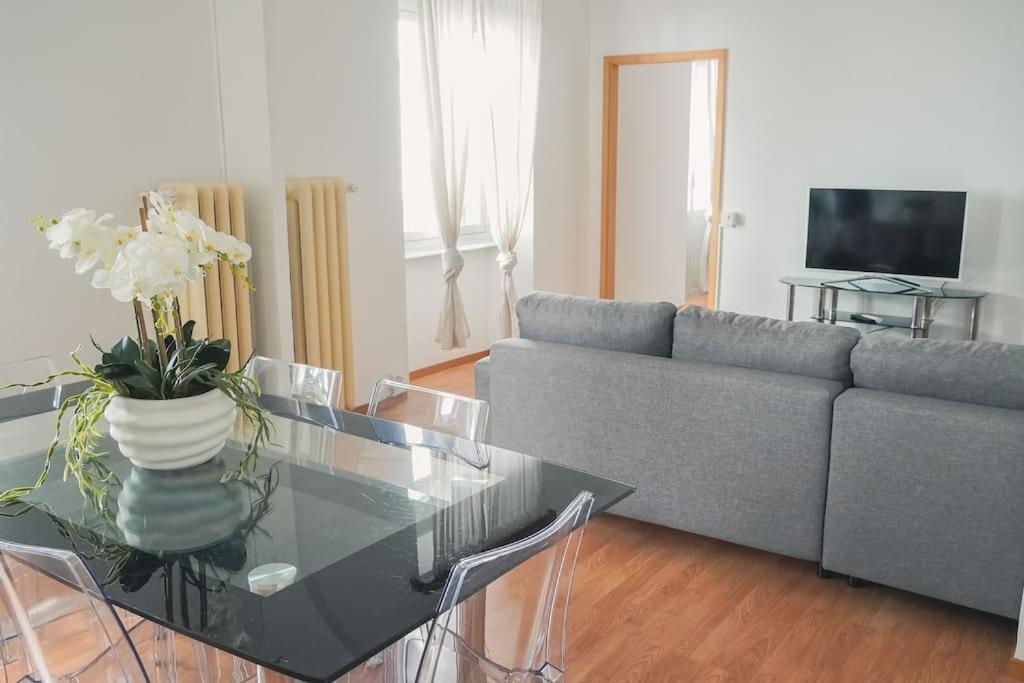 a living room with a couch and a glass table at Nel centro di Locarno vicino a Piazza Grande in Locarno
