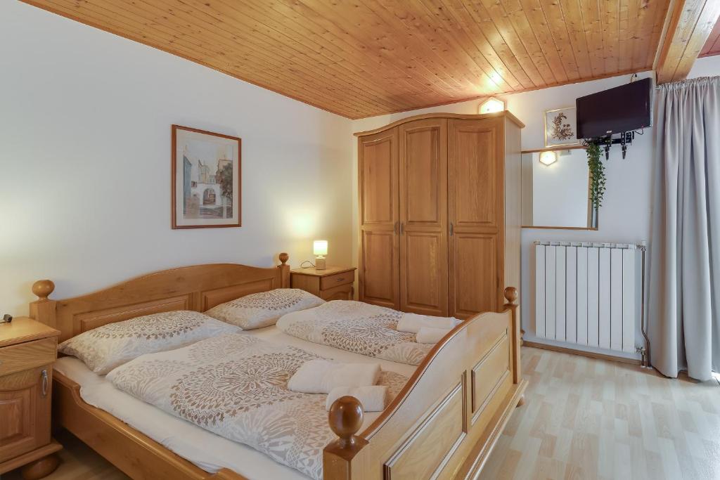 Postel nebo postele na pokoji v ubytování Apartments Dado