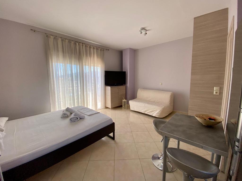 Postel nebo postele na pokoji v ubytování NikLuDin suites & studios