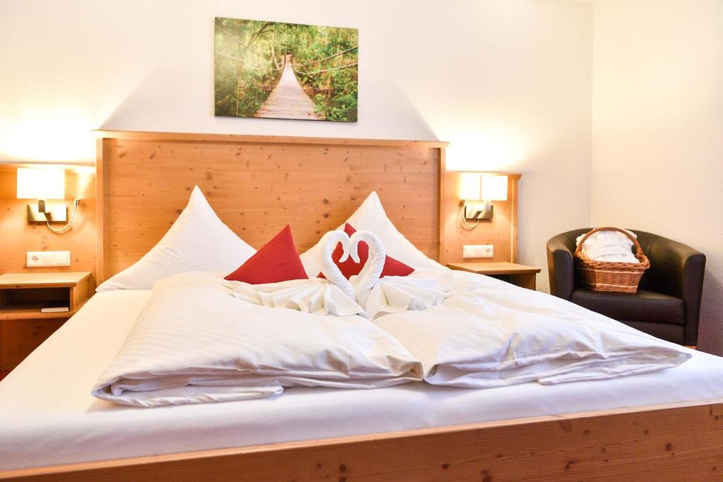 Postel nebo postele na pokoji v ubytování Burg Hotel Feldberg