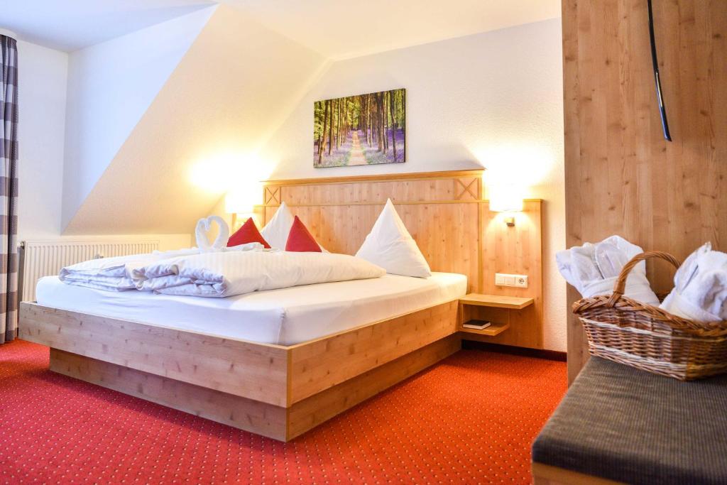 Postel nebo postele na pokoji v ubytování Burg Hotel Feldberg