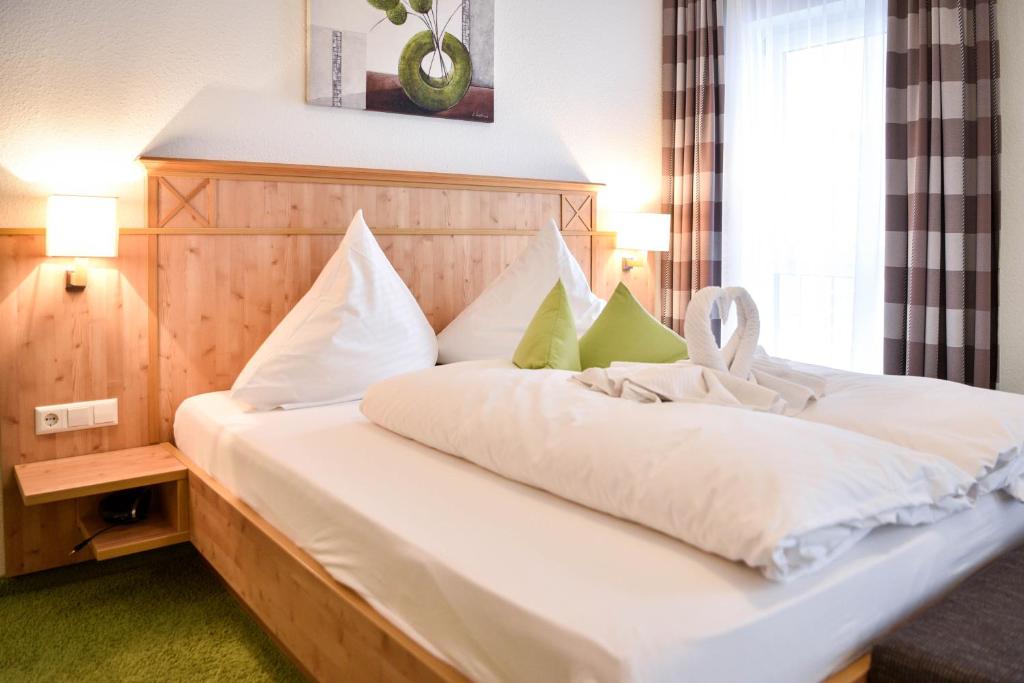Postel nebo postele na pokoji v ubytování Burg Hotel Feldberg