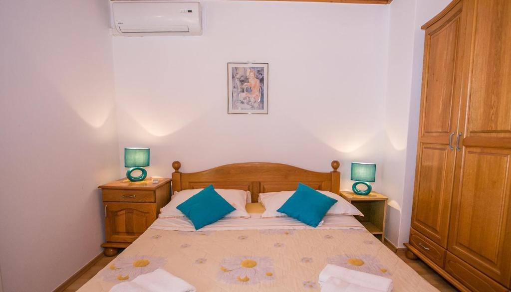 Postel nebo postele na pokoji v ubytování Apartments Dado