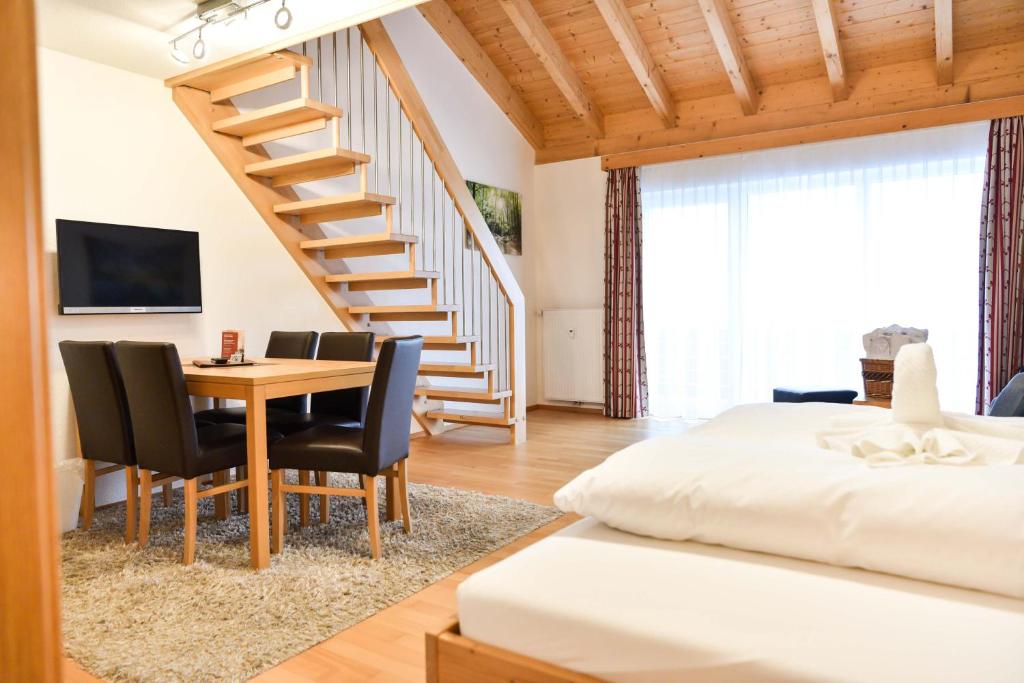 Postel nebo postele na pokoji v ubytování Burg Hotel Feldberg