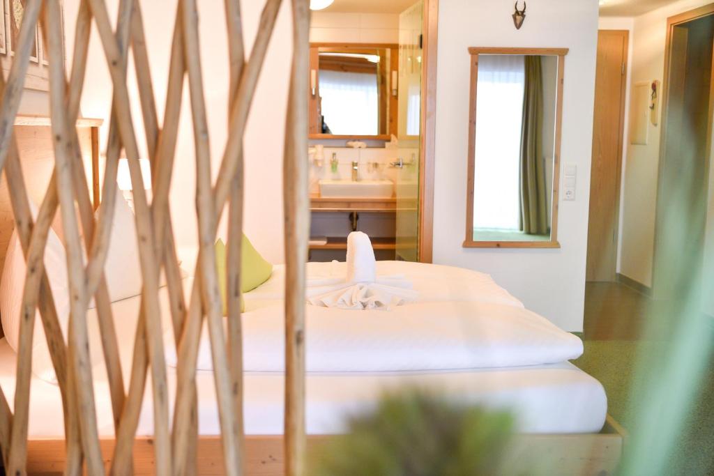 Postel nebo postele na pokoji v ubytování Burg Hotel Feldberg