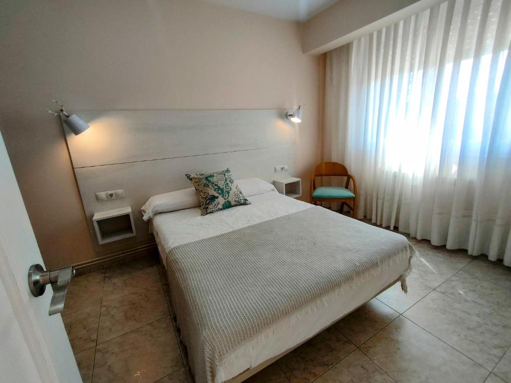 Posteľ alebo postele v izbe v ubytovaní Apartamentos Rodeiramar 2A