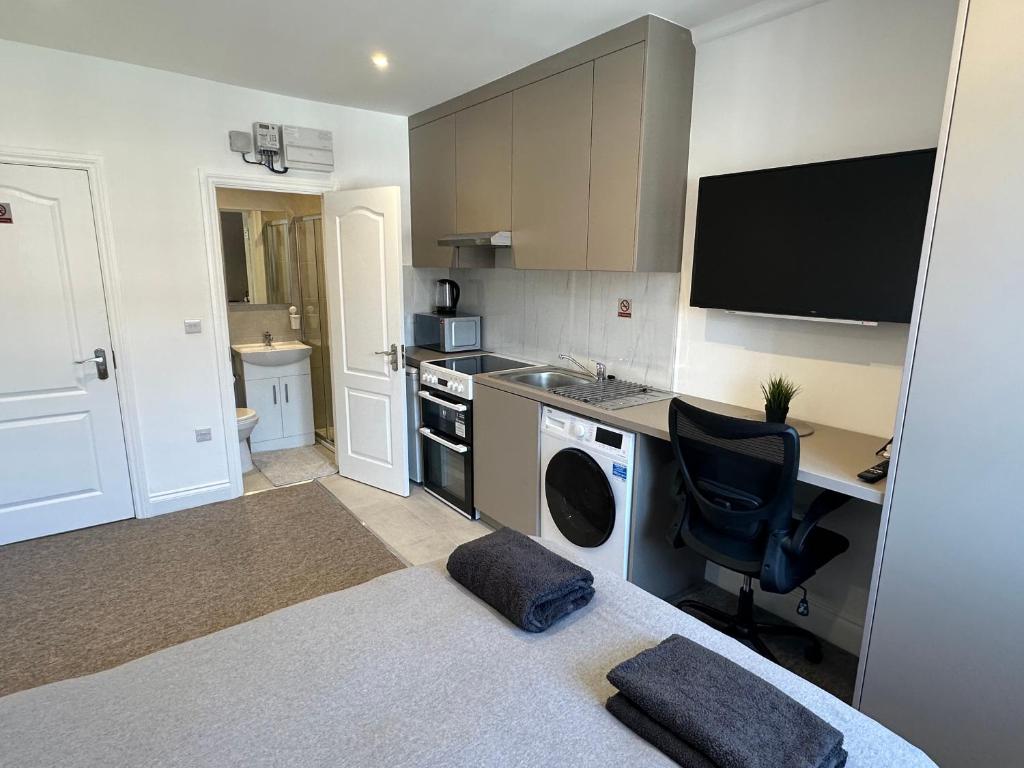 Bright Modern, 1 Bed Flat, 15 Mins Away From Central London, Hendon –  Updated 2024 Prices