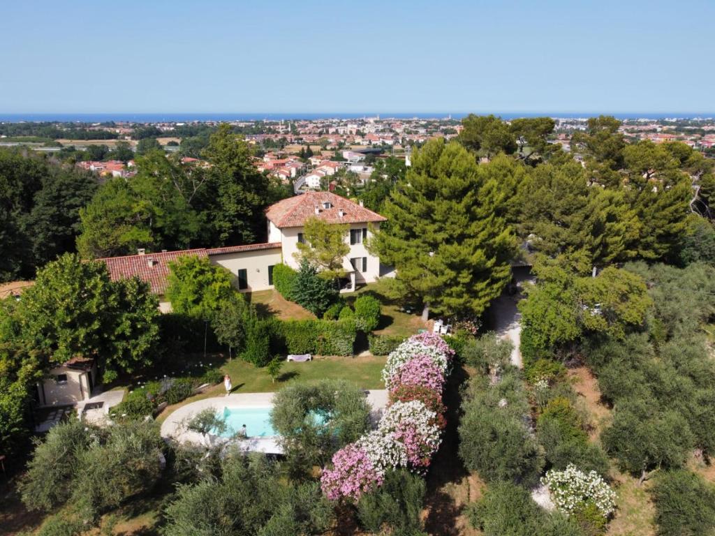 an aerial view of a house with a swimming pool at Villa Monacelli B&B in Fano