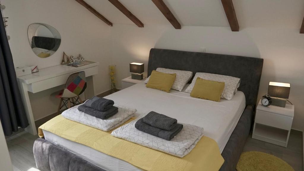 Ένα ή περισσότερα κρεβάτια σε δωμάτιο στο Apartments Bestak