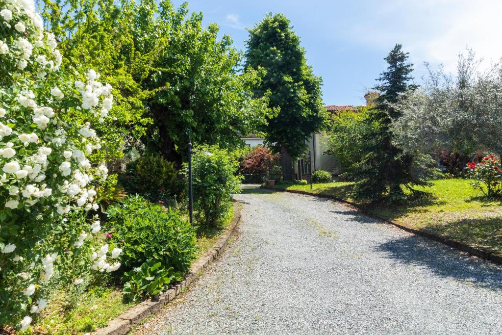 A garden outside Alba Morus