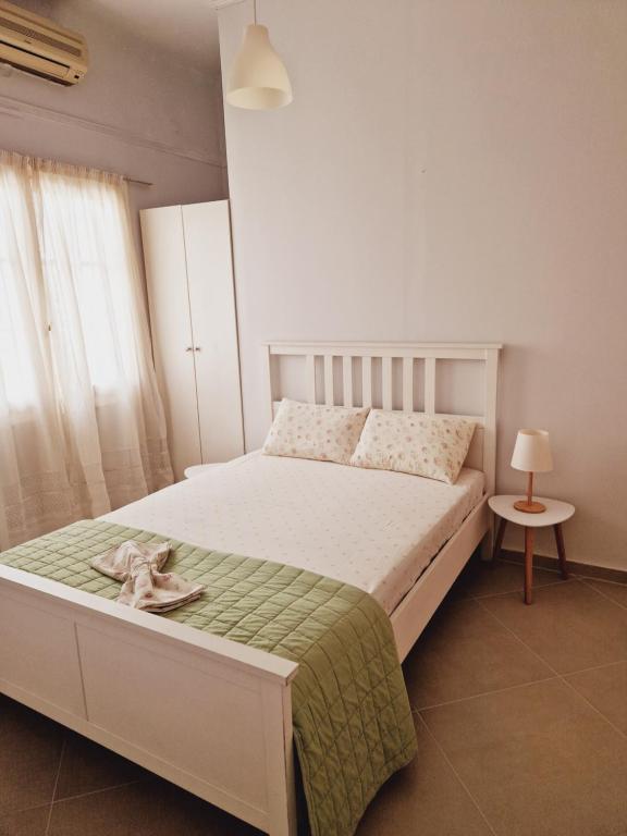 Postel nebo postele na pokoji v ubytování Saronic Studios