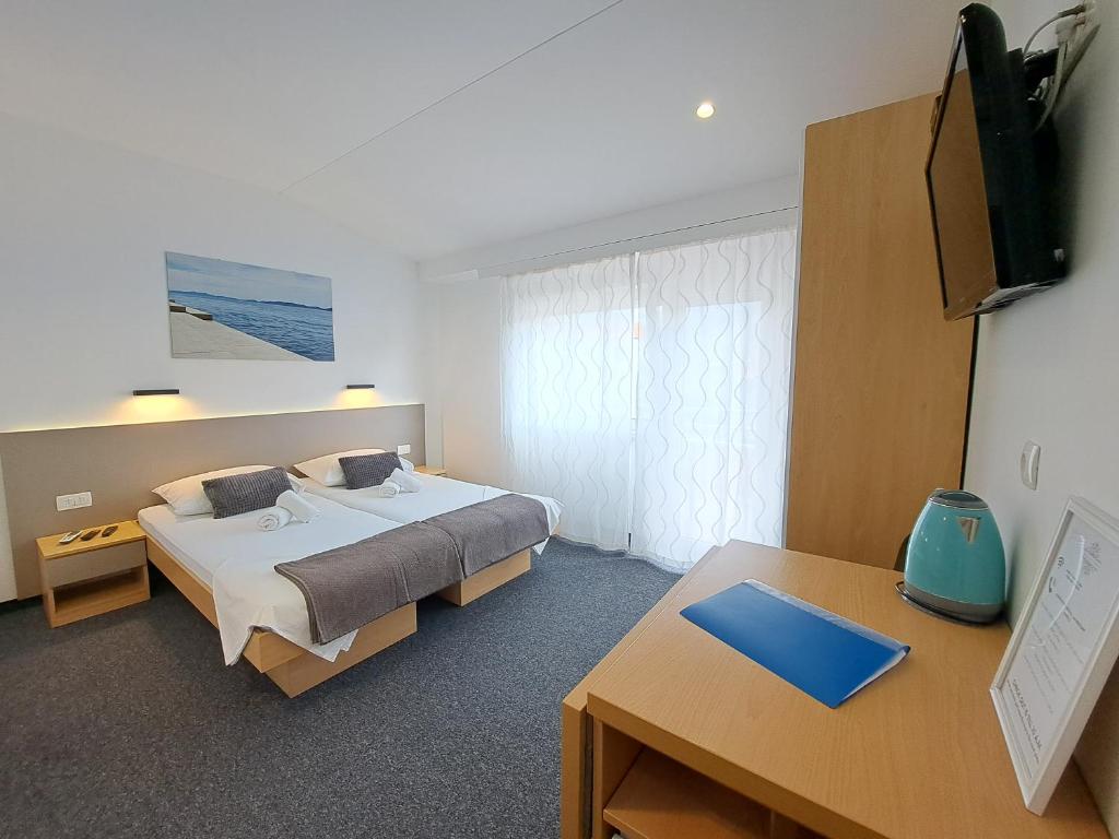 TV a/nebo společenská místnost v ubytování Rooms Zvonimir
