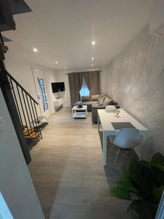 Posezení v ubytování Maisonnette avec terrasse