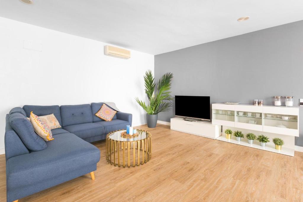 Televízia a/alebo spoločenská miestnosť v ubytovaní APARTAMENTO MODERNO CALLE LARIOS