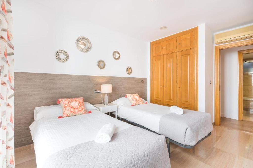 Posteľ alebo postele v izbe v ubytovaní APARTAMENTO MODERNO CALLE LARIOS