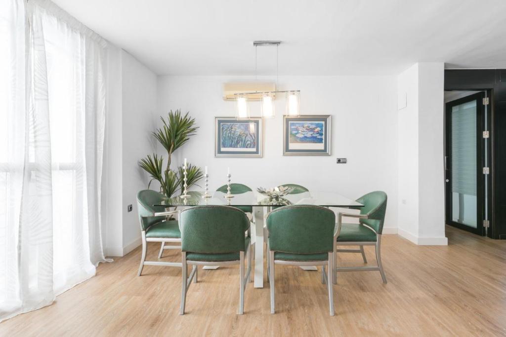 Posedenie v ubytovaní APARTAMENTO MODERNO CALLE LARIOS